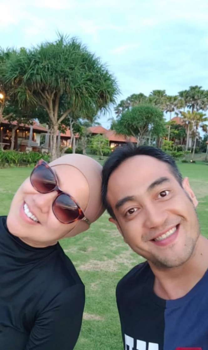 8 Momen Mesra Venna Melinda dan Ferry Irawan, Bulan Madu hingga Saling Cium Ketek!