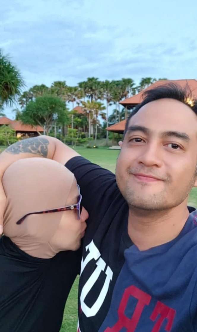 8 Momen Mesra Venna Melinda dan Ferry Irawan, Bulan Madu hingga Saling Cium Ketek!