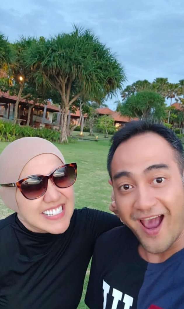 8 Momen Mesra Venna Melinda dan Ferry Irawan, Bulan Madu hingga Saling Cium Ketek!