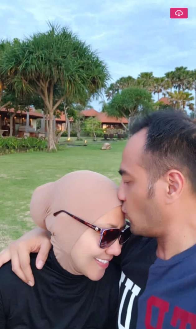 8 Momen Mesra Venna Melinda dan Ferry Irawan, Bulan Madu hingga Saling Cium Ketek!