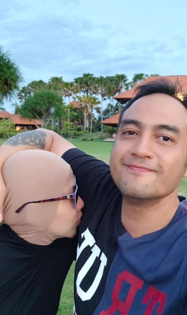 8 Momen Mesra Venna Melinda dan Ferry Irawan, Bulan Madu hingga Saling Cium Ketek!