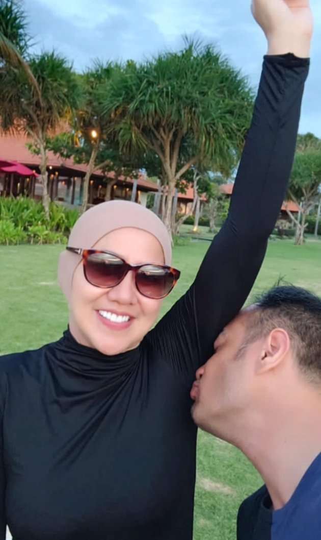 8 Momen Mesra Venna Melinda dan Ferry Irawan, Bulan Madu hingga Saling Cium Ketek!