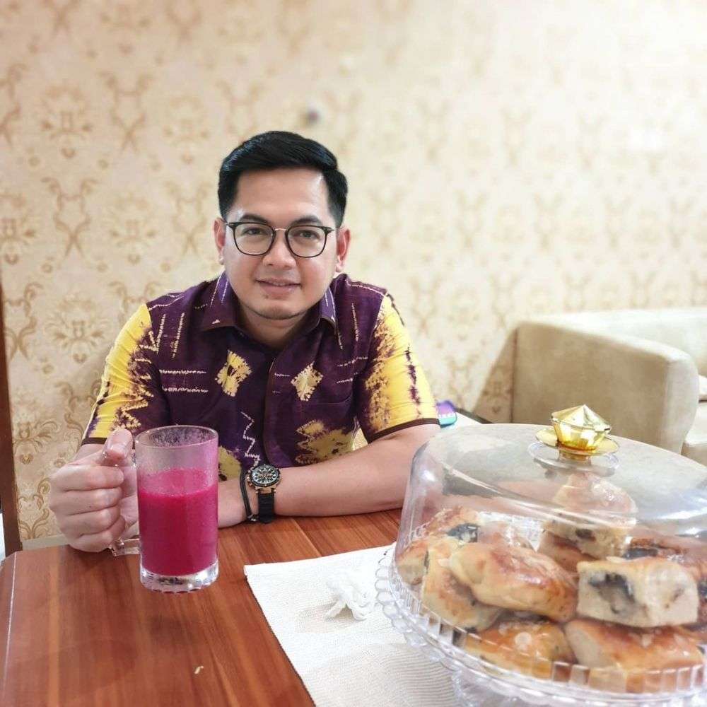 10 Potret Rumah Tommy Kurniawan Usai Jadi Anggota DPR, Super Mewah Bernuasa Emas!
