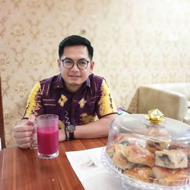 10 Potret Rumah Tommy Kurniawan Usai Jadi Anggota DPR, Super Mewah Bernuasa Emas!