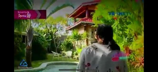 8 Potret Rumah Tia Ivanka Si Ratu Sinetron 90-an, Mirip Pondok di Tengah Sawah