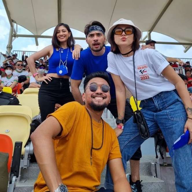 Sederet Potret Seleb Tanah Air Nonton Langsung MotoGP Mandalika, Rio Dewanto dan Ananda Omesh Beruntung Banget!