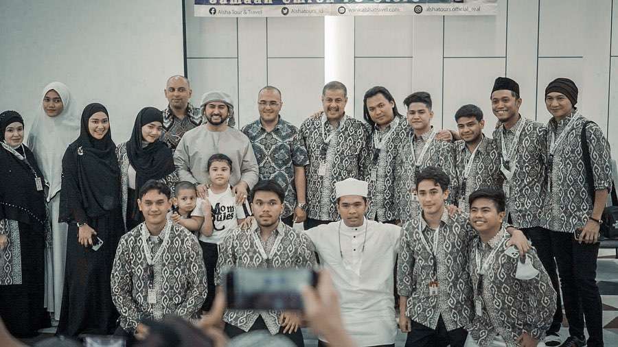 Potret Thariq Halilintar dan Fuji Umroh Bareng, Netizen Dibuat Pangling Tampilan Fuji