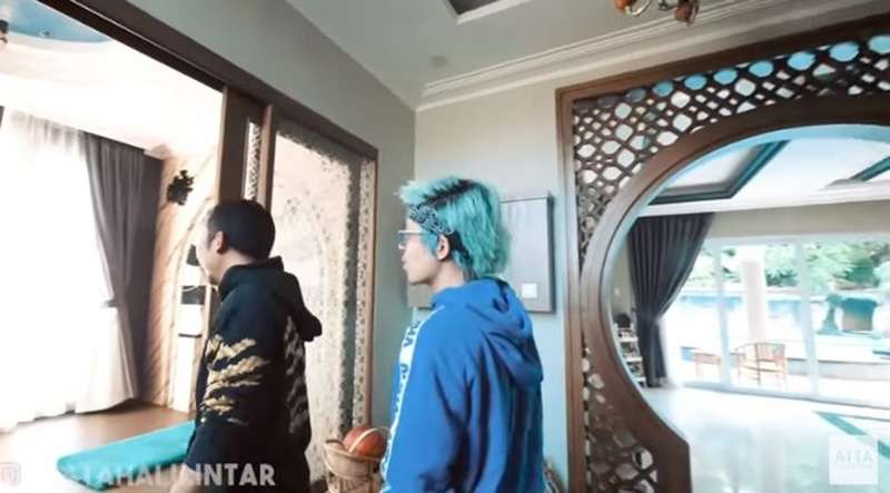 10 Potret Mushola di Rumah Mewah Artis 'Sultan', Ada yang Ngambang di Atas Air