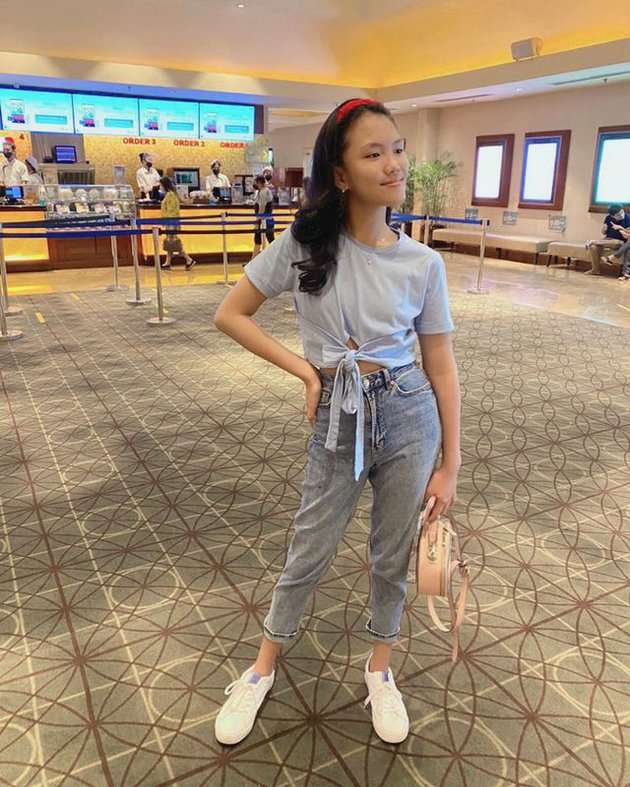 7 Potret Terbaru Kirana Anak Andika Kangen Band, Rambut Khasnya Jadi Sorotan!