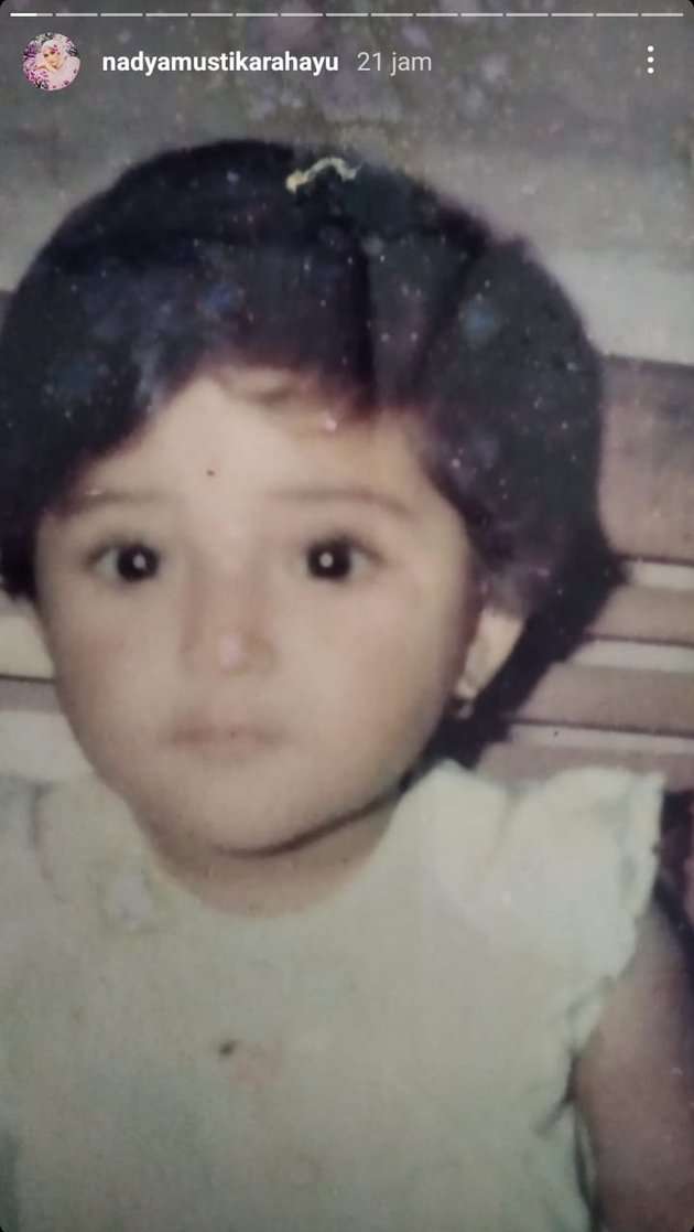 7 Potret Masa Kecil Nadya Mustika, Parasnya Mirip Syaki Banget!