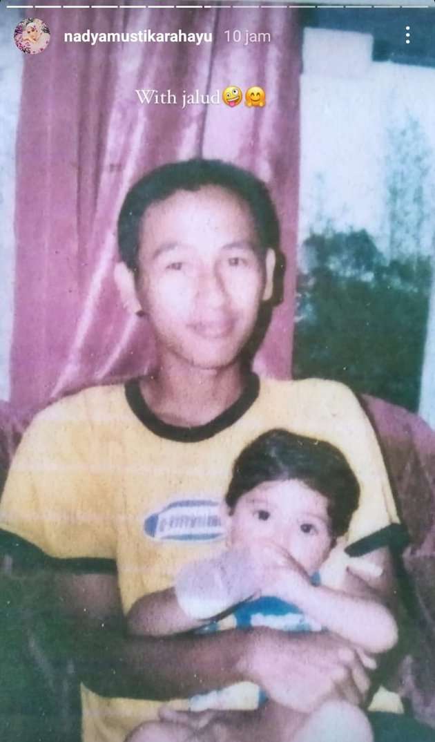 7 Potret Masa Kecil Nadya Mustika, Parasnya Mirip Syaki Banget!