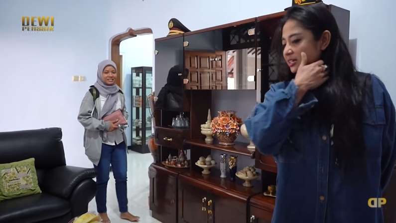 10 Potret Rumah Orangtua Dewi Perssik di Kampung, Beda Jauh dengan Hunian Mewahnya di Jakarta!