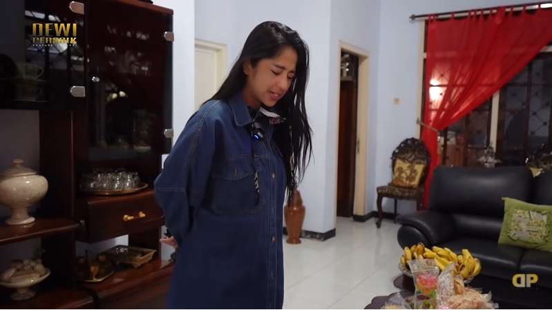 10 Potret Rumah Orangtua Dewi Perssik di Kampung, Beda Jauh dengan Hunian Mewahnya di Jakarta!