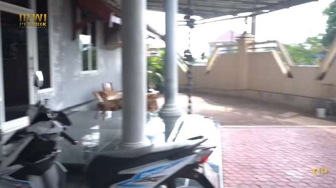 10 Potret Rumah Orangtua Dewi Perssik di Kampung, Beda Jauh dengan Hunian Mewahnya di Jakarta!