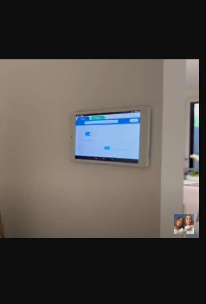 9 Potret Rumah Baru The Connell Twins di Australia, Desainnya Wow Banget!