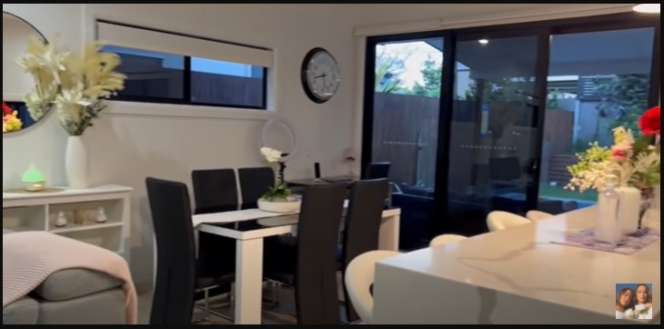 9 Potret Rumah Baru The Connell Twins di Australia, Desainnya Wow Banget!