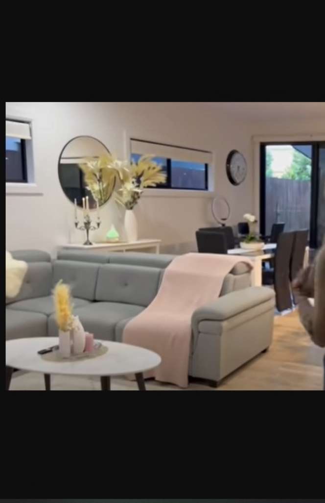 9 Potret Rumah Baru The Connell Twins di Australia, Desainnya Wow Banget!