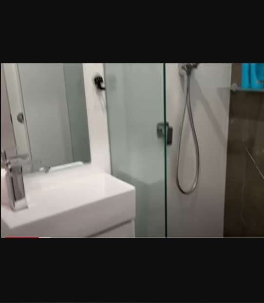 9 Potret Rumah Baru The Connell Twins di Australia, Desainnya Wow Banget!