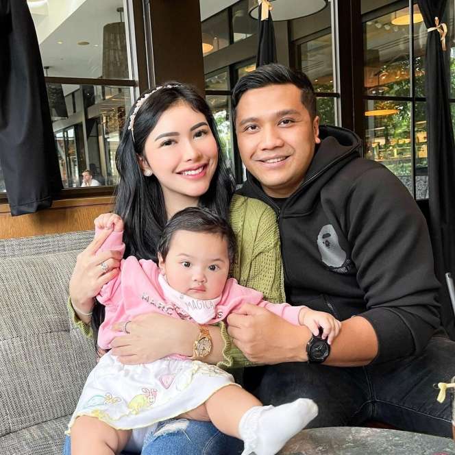 8 Potret Kompol Fahrul Sudiana Rayakan 2 Tahun Pernikahan, Kecantikan Istrinya Bikin Salfok