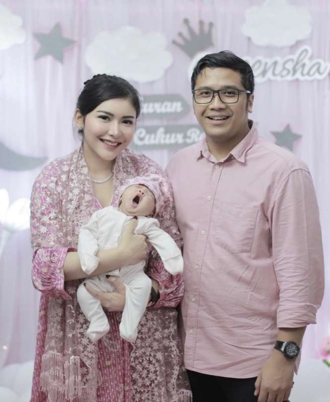 8 Potret Kompol Fahrul Sudiana Rayakan 2 Tahun Pernikahan, Kecantikan Istrinya Bikin Salfok