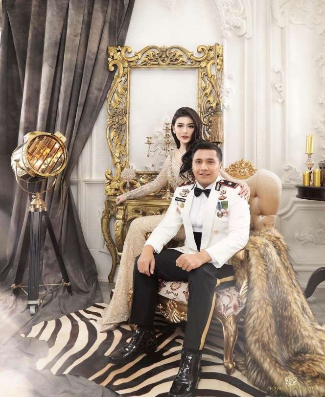 8 Potret Kompol Fahrul Sudiana Rayakan 2 Tahun Pernikahan, Kecantikan Istrinya Bikin Salfok