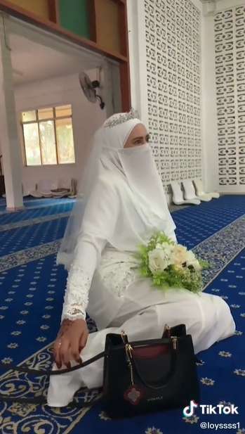 8 Potret Viral Ibu Nikahi Berondong, Anak Dilema Panggil Bapak Tiri yang Cuma Beda 3 Tahun