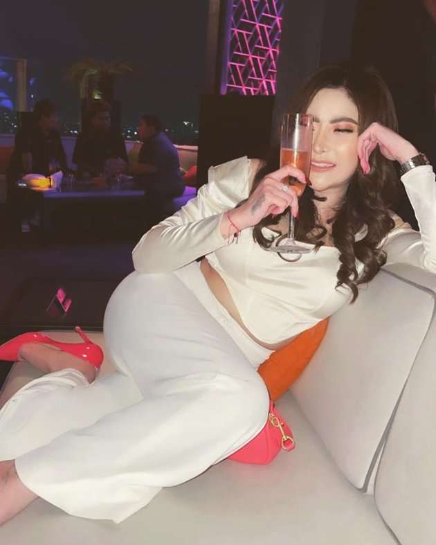Putus Dari Zikri Daulay, Selebgram Ayu Aulia Pilih Lepas Hijab, Lihat 7 Potretnya!