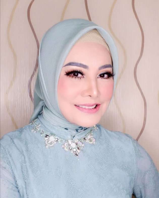 8 Potret Terbaru Cici Paramida Mantan Kekasih Ferry Irawan, Paras Awet Mudanya Bikin Takjub!
