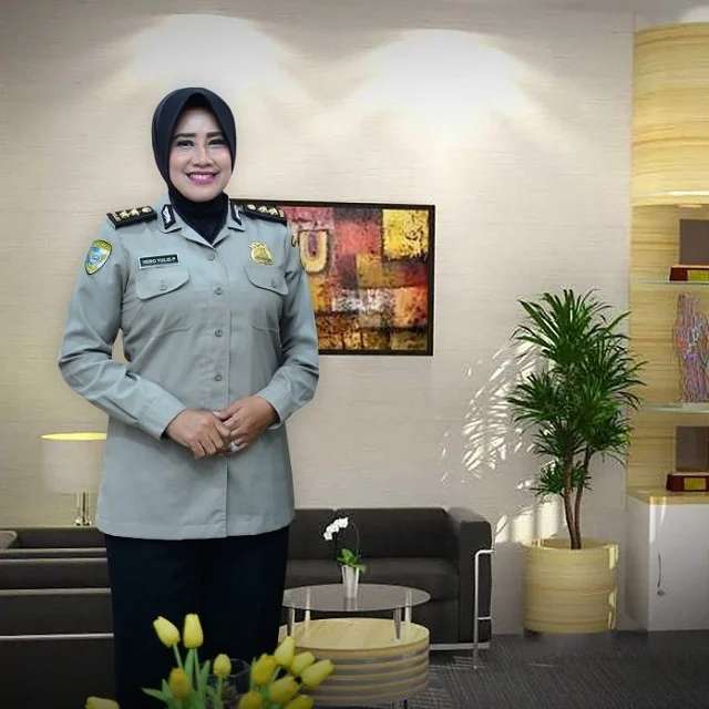 4 Potret Rumah Polwan Cantik & Viral, Hanya Berdinding Kayu Hingga Mewah Banget!