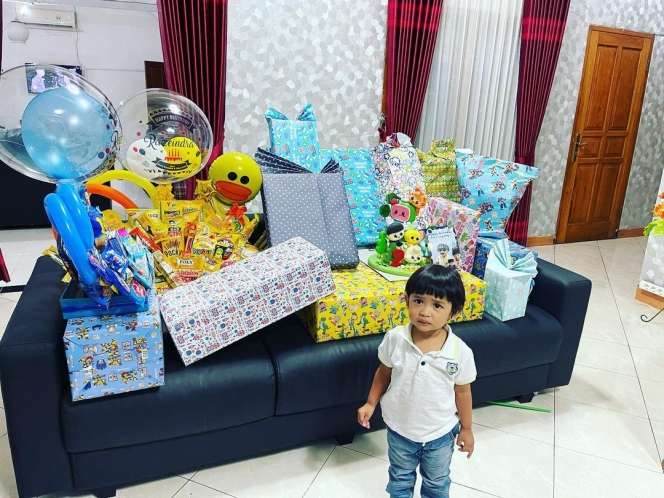 4 Potret Rumah Polwan Cantik & Viral, Hanya Berdinding Kayu Hingga Mewah Banget!