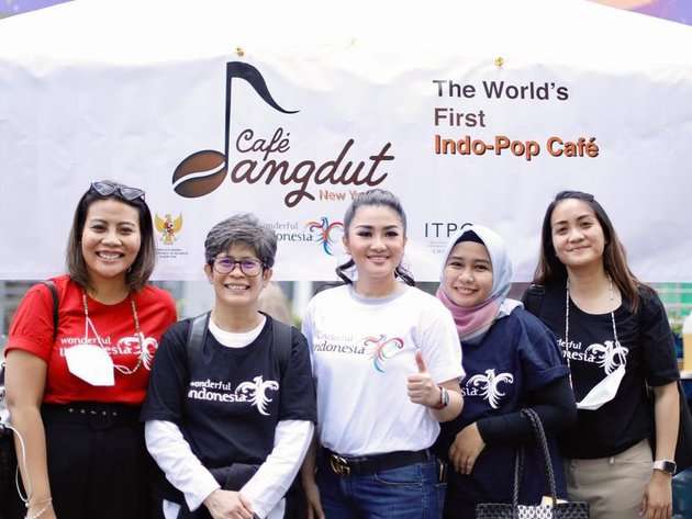 8 'Pabrik Uang' Fitri Carlina, Investasi di Resort Hingga Cafe Dangdut Di Amerika!