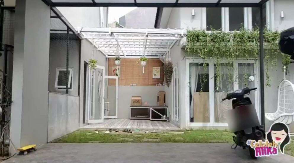 10 Potret Rumah Cici Panda yang Tak Tersorot, Super Mewah, Kandang Hewannya Bikin Melongo
