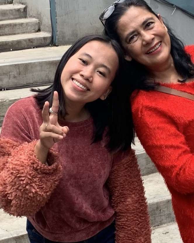 8 Potret Kedekatan Lydia Kandou dan Marisa, Menantu Cantik yang Jarang Tersorot!