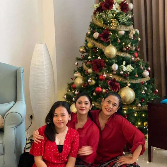 8 Potret Kedekatan Lydia Kandou dan Marisa, Menantu Cantik yang Jarang Tersorot!