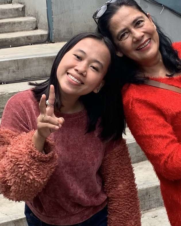 8 Potret Kedekatan Lydia Kandou dan Marisa, Menantu Cantik yang Jarang Tersorot!