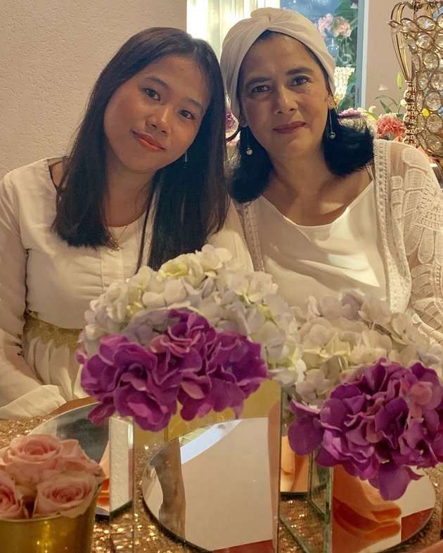 8 Potret Kedekatan Lydia Kandou dan Marisa, Menantu Cantik yang Jarang Tersorot!