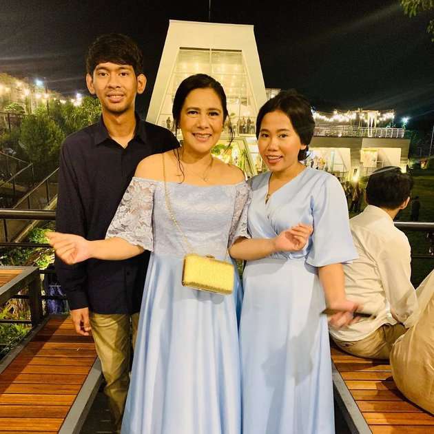 8 Potret Kedekatan Lydia Kandou dan Marisa, Menantu Cantik yang Jarang Tersorot!