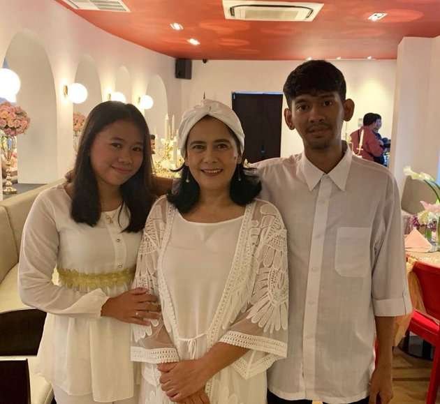 8 Potret Kedekatan Lydia Kandou dan Marisa, Menantu Cantik yang Jarang Tersorot!