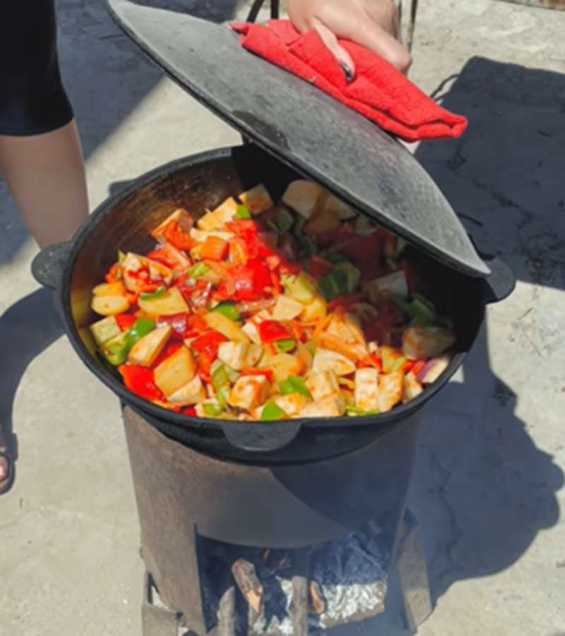 7 Potret Gadis Uzbekistan di Desa, Mandi di Sungai, Masak Pakai Kayu!