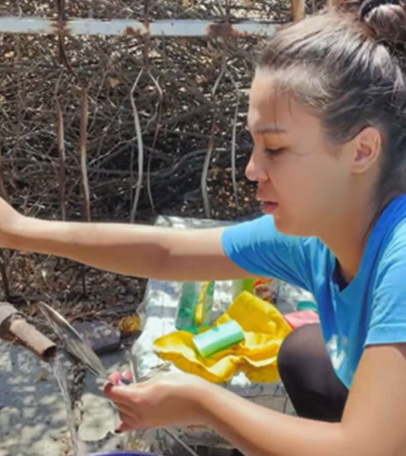 7 Potret Gadis Uzbekistan di Desa, Mandi di Sungai, Masak Pakai Kayu!