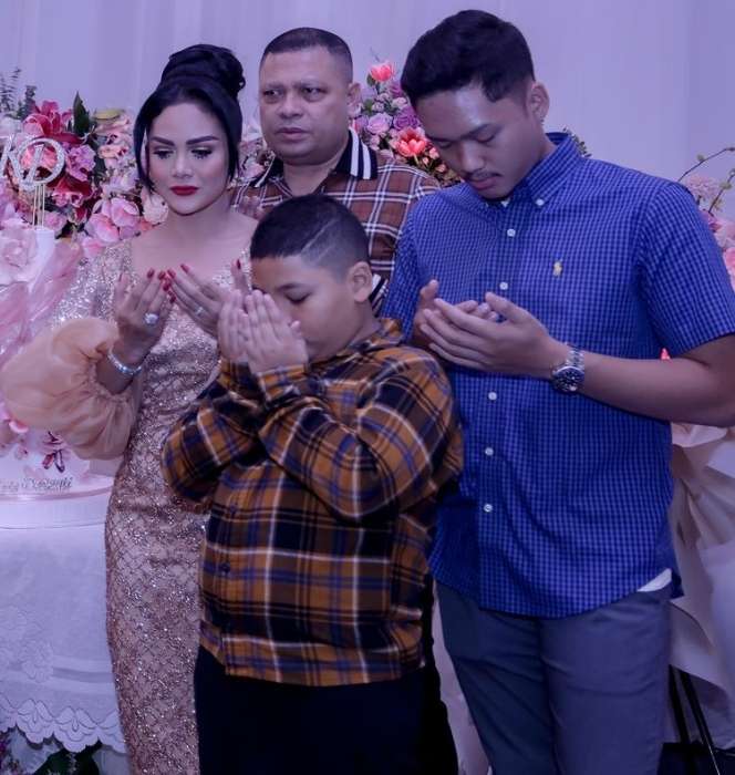 8 Momen Perayaan Ultah Krisdayanti, Penampilannya Jadi Sorotan!