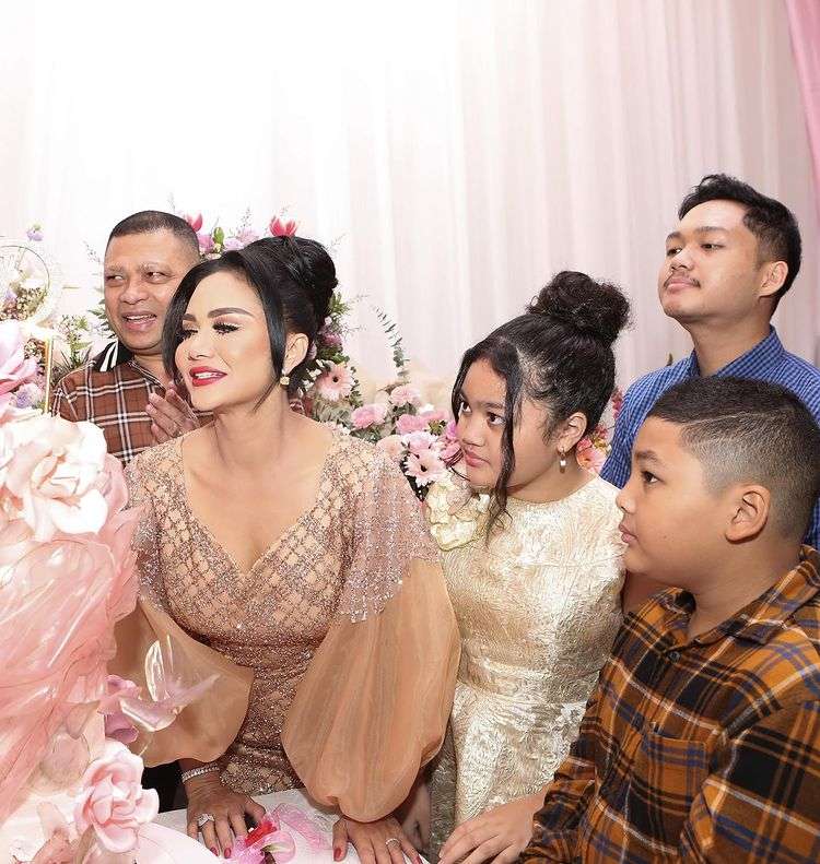 8 Momen Perayaan Ultah Krisdayanti, Penampilannya Jadi Sorotan!