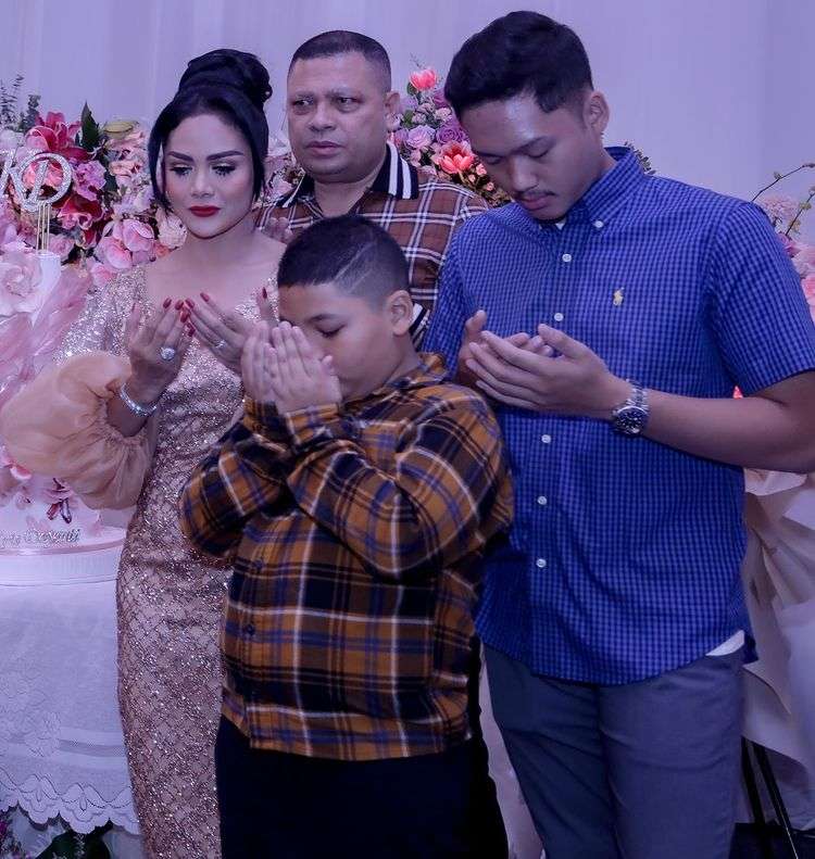 8 Momen Perayaan Ultah Krisdayanti, Penampilannya Jadi Sorotan!