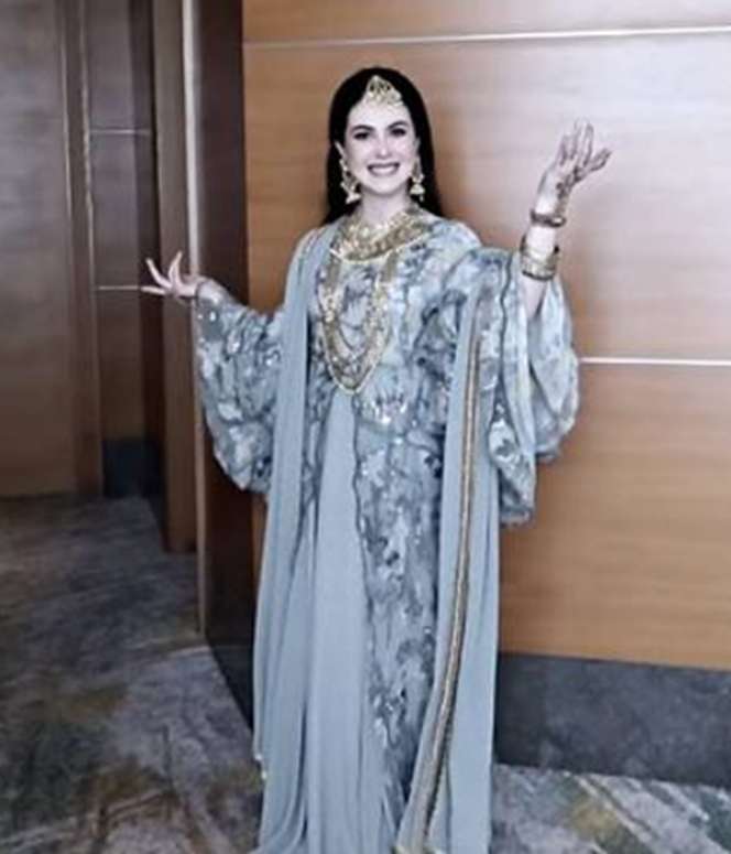 Jadi Istri Pejabat, 7 Potret Arumi Bachsin Fashion Show Pakai Baju India, Cantiknya Kebangetan!