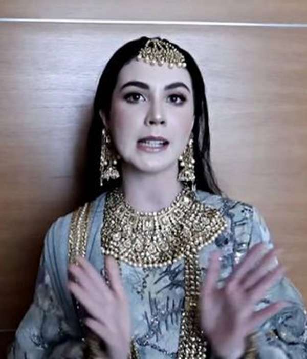 Jadi Istri Pejabat, 7 Potret Arumi Bachsin Fashion Show Pakai Baju India, Cantiknya Kebangetan!