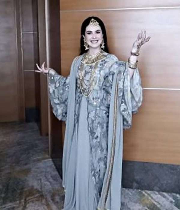 Jadi Istri Pejabat, 7 Potret Arumi Bachsin Fashion Show Pakai Baju India, Cantiknya Kebangetan!