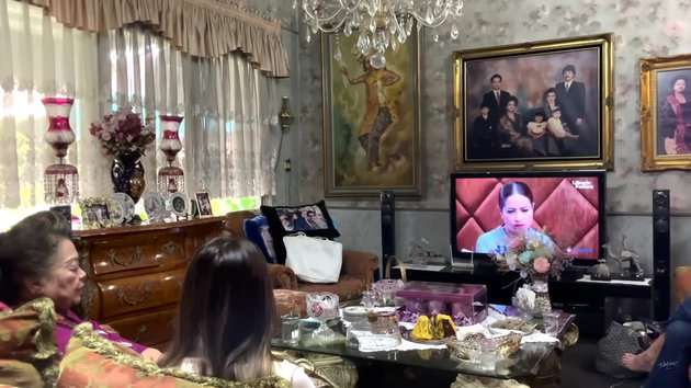 10 Potret Rumah ‘Mami Popon’ Nenek Raffi Ahmad, Mewah Bak Istana Keraton Rp 100 Miliar