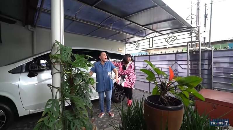 12 Potret Kondisi Rumah Mpok Atiek yang Jarang Tersorot, Dibeli Seharga Rp58 Juta, Ada di Gang Sempit