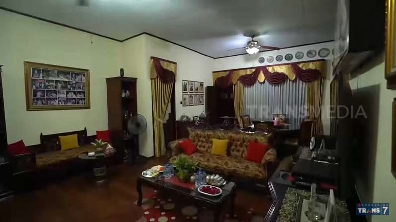 12 Potret Kondisi Rumah Mpok Atiek yang Jarang Tersorot, Dibeli Seharga Rp58 Juta, Ada di Gang Sempit