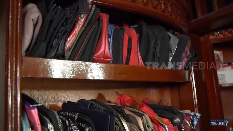 12 Potret Kondisi Rumah Mpok Atiek yang Jarang Tersorot, Dibeli Seharga Rp58 Juta, Ada di Gang Sempit